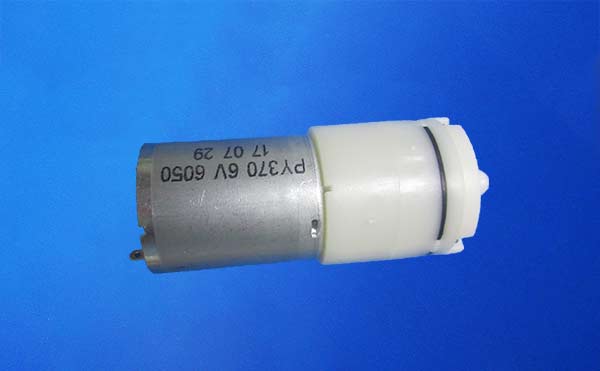 DC微型直流電動充氣泵PYP370側(cè)面